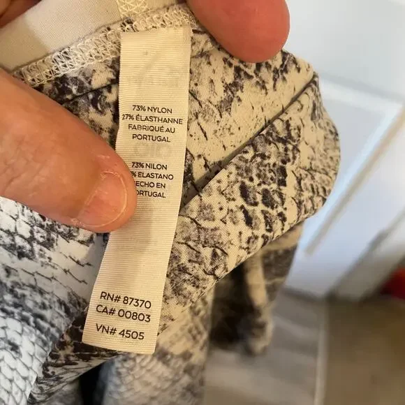 Alo yoga snakeskin legging size large - Picture 13 of 13